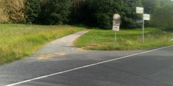Usingen-Kransberg, Verbindungsweg Am Wellenhaag - K739, Einmndung K739 im Juli 2020