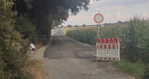 Wegzustand Wehrheim-Oberloh, Wegabschnitt zwischen Feldweg und Parkplatz