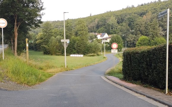 Schmitten-Dorfweil, Im Wiesengrund, Wegsperrung fr Fahrrder